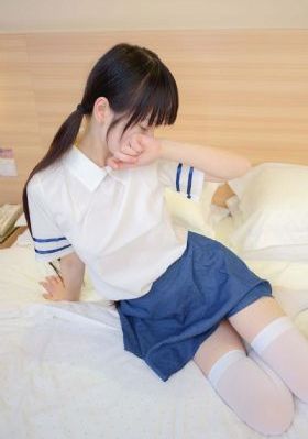 美女用手扒开自己下面
